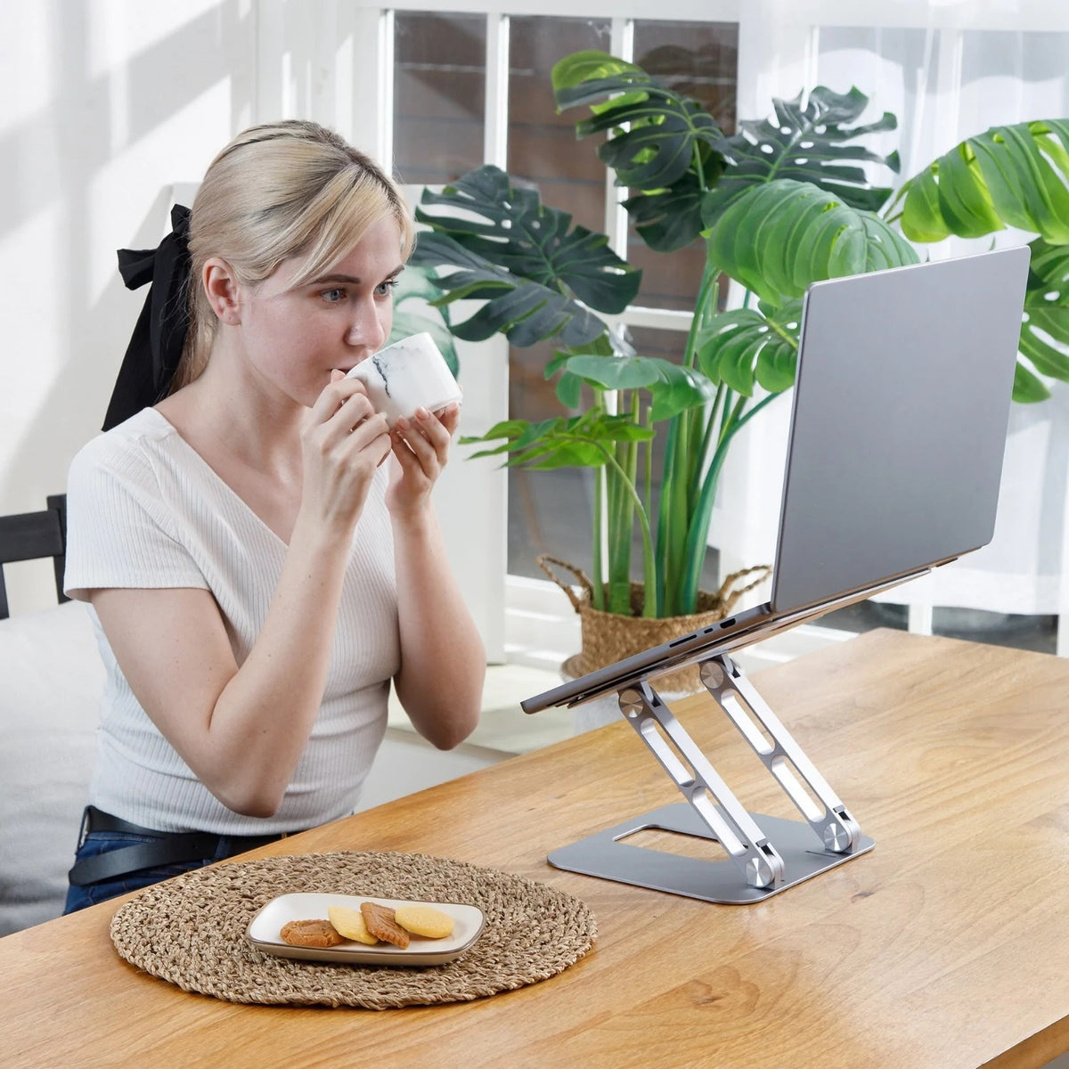 j5create JTS127 Multi-Angle Laptop Stand